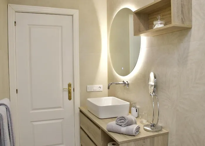 Duque Beachside Elegance Apartment *